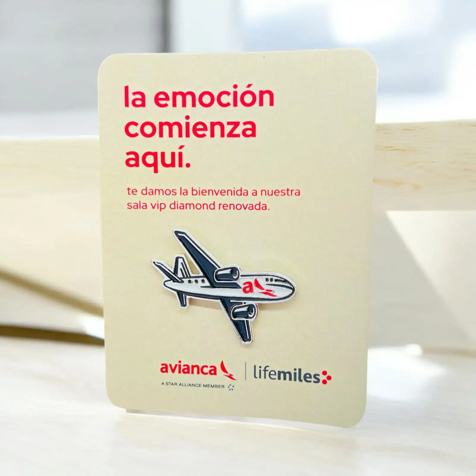 Pin con Logo de Empresa - Imagen 2